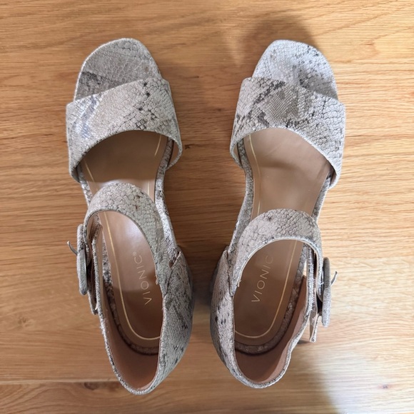 Vionic Chardonnay Heeled Sandal in "Oatmeal Leather Snake Print" Size 7.5 - Picture 16 of 16